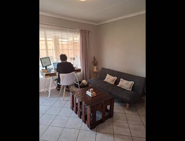 2 BEDROOM TOWNHOUSE FOR SALE IN MORELETAPARK